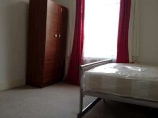 Single with double bed near Stratford..