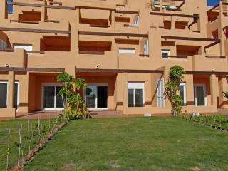 2 Bed Apartment overlooking the Lake