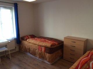 Room share for women, Zone 1, Tower Hill