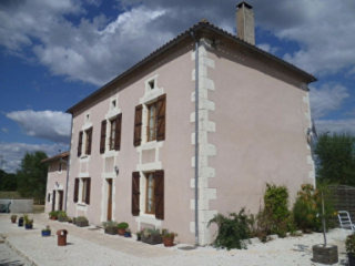 EC0828al Renovated 4 Bed "Charentaise'..