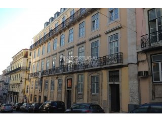Amazing Renovated Apartments In The..