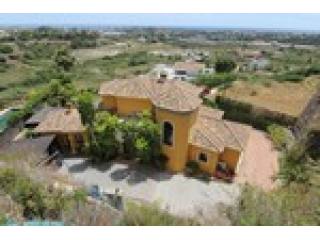 4 Bedrooms - Villa - Malaga - For Sale