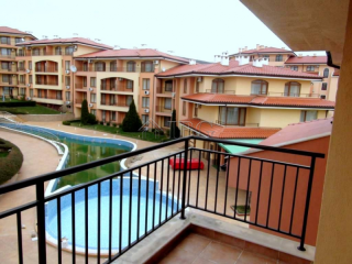 Spacious 2-bedroom apartment with POOL..