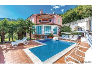 Opatija - klasična villa s okućnicom i bazenom