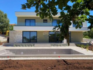Istra - Svetvinčenat - samostojeća moderna villa s pogledom