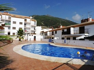 2 bedroom, 1 bathroom Apartment, (build..