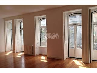 4 Bedroom Renovated Apartment in..
