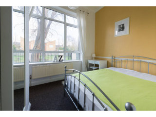 Single with double bed near Stratford..