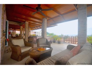 Sea-View 4-Bedroom Penthouse Apartment..
