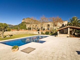 Spectacular Historical Mansion From The..