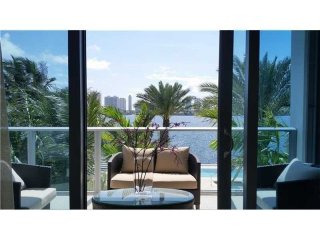 3 bedroom Flat For Sale: 17301 Biscayne..