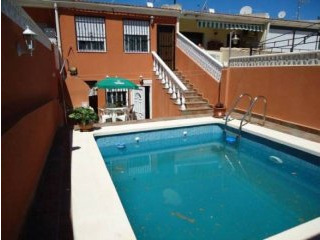 3 Bedroom 2 Bathroom Townhouse In..