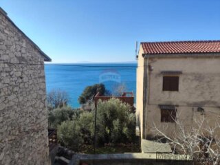 Otok Krk, Stara Baška - samostojeća kuća u fazi renovacije