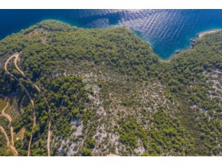 POLJOPRIVREDNO ZEMLJIŠTE NA OTOKU HVARU