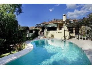 Villa - Set in a walled garden in..