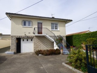 Detached 4 Bed Property With Private..