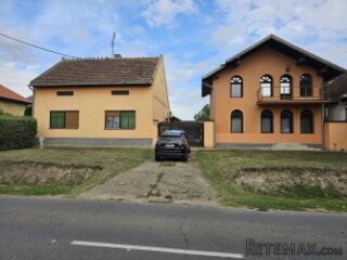 Prodaju se dve kuce na placu u Bačkoj Topoli