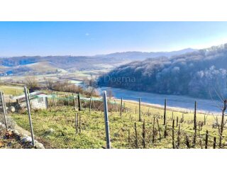 Građevna parcela 7696 m², s kućom i uporabnom dozvolom: pano
