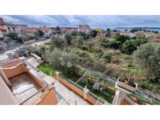 Komforna kuća s 5 apartmana i pogledom na more