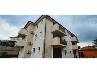 MALINSKA - DVA APARTMANA S OKUĆNICOM
