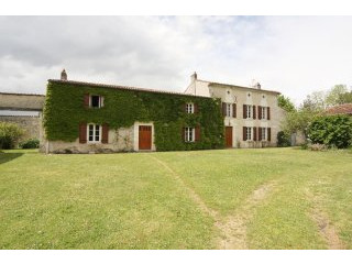 Pretty Farmhouse With Large Garden