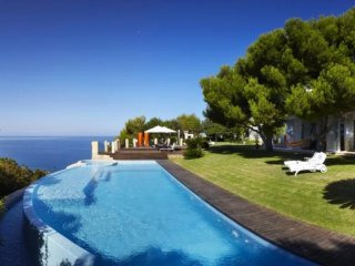 Luxurious And Extraordinary Frontline..