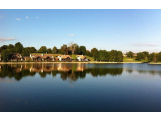 Fabulous & immaculate lake-side..