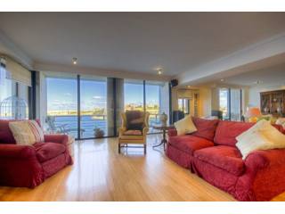 Ultra Luxury Waterfront Top Floor..