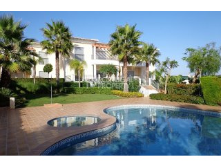 Fabulous 2 Bedroom Apartment by the..