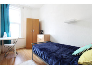 Single with single bed near Turnpike..