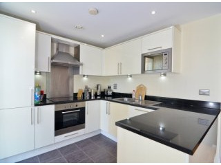 Canary Wharf, E14 9EZ [ID: 306IC]