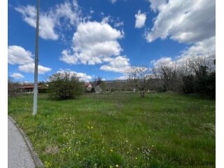 Lijepa parcela u okolici Buzeta