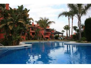 2 Bed Apartment for sale in Calahonda