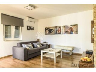 Stan/apartman u Ninu, 50m od mora! Namješten+parkirno mjesto
