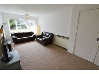 2 Bed Flat/Apartment To Let in..
