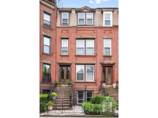 5 bedroom Town House For Sale: 530..