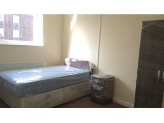 FULLY REFURBISHED DOUBLE ROOM TO LET -..