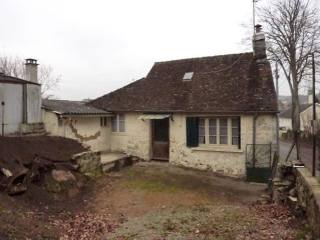 House to Renovate. Nice Setting