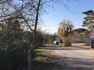 Istra, Labinci- Poljoprivredno zemljiste na granici za grade