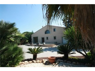 Beautiful Villa With Pool And Garden..