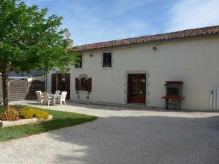 3 Bedrooms - Stone House -..