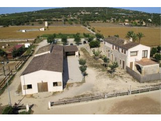 Country house qualified for horses..