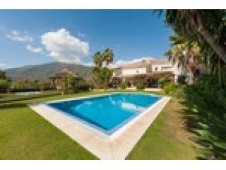 6 Bedrooms - Villa - Malaga - For Sale