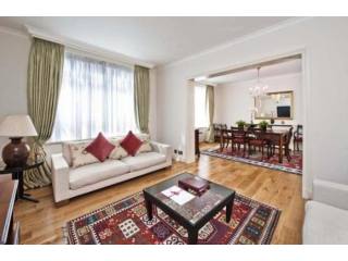 4 bed flat to rent in Hyde Park..