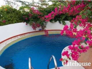 Apartment With Pool For Sale In Vale do..