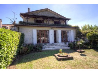 Spacious Property 3km From Cognac In A..