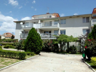 Furnished 2-bedroom apartment in Houses..