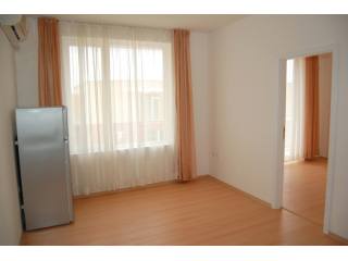 Apartment with 2 bedrooms and pool..