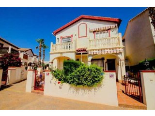 3 Bedroom 2 Bathroom Townhouse In La..