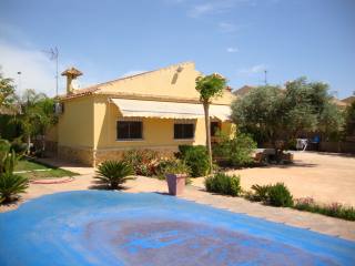 Semi Rural Detached Villa in Valverde